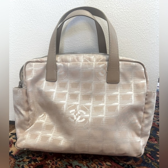 Vintage light pink Chanel toiletries/ cosmetic travel case - Picture 1 of 3